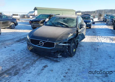 2020 Volvo S60 T6 Momentum z USA, uszkodzony, nr VIN 7JRA22TK4LG030820